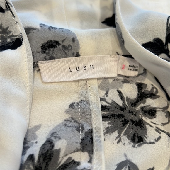 Lush Flower Blazer - Picture 3 of 7